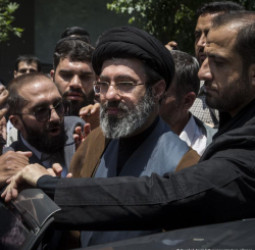 د ایران نوی مشر: مجتبی خامنه‌ای څوک دی؟