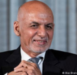 سلیم صافي: اشرف غني پاکستان ته بې‌ساري امتیازات ورکړي وو