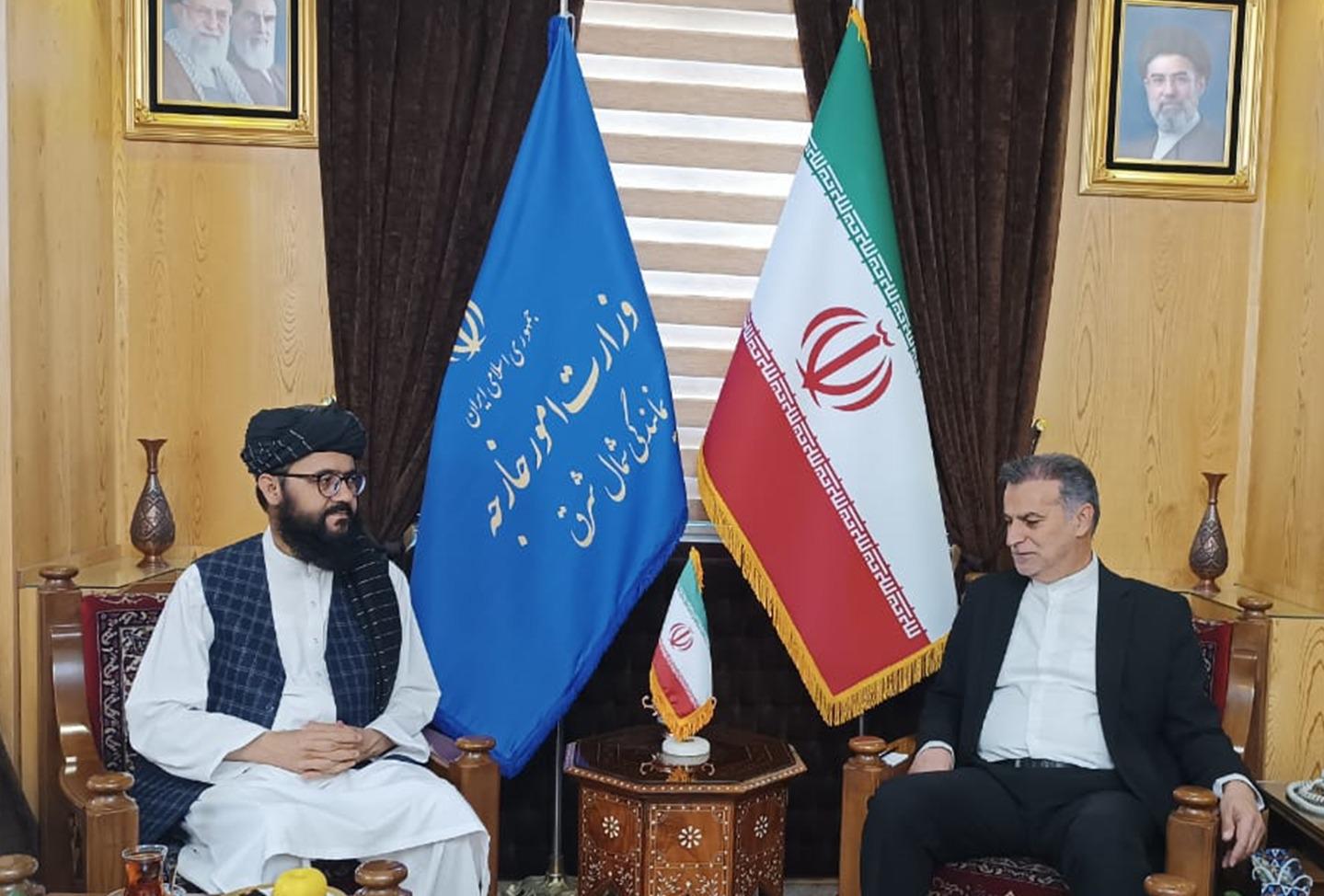 د کابل – تهران اړیکو ته نوی خوځښت؛ په مشهد کې د اقتصادي همکارۍ پر پیاوړتیا ټینګار