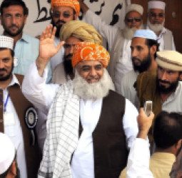 مولانافضل الرحمن : د خیبر پښتونخوا د والي د واکمنۍ پر ضد ودرېد