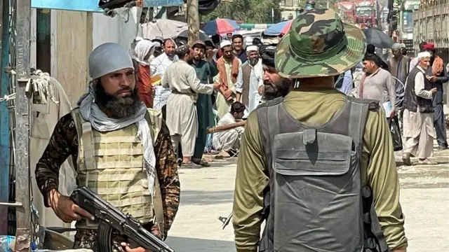 د طالبانو د پلویانو غږ هم پورته شو؛ وایي افغانستان په تېرو پنځو کلونو کې په ډېرو برخو کې شاته تللی دی