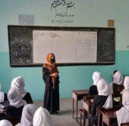 اروپايي ټولنه :  په افغانستان کې د نجونو او ښځو پر محدودیتونو نیوکه کړې