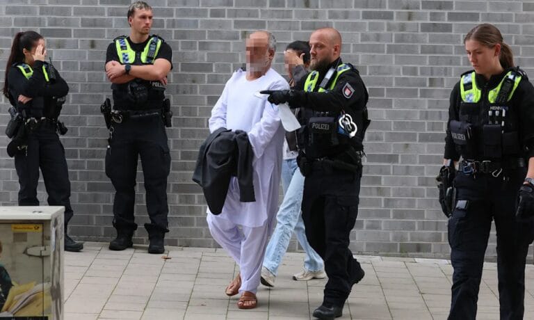 برلین : په جرمني کې افغان وګړي خپله مېرمن وژلې او پولیسو ته یې ځان سپارلی