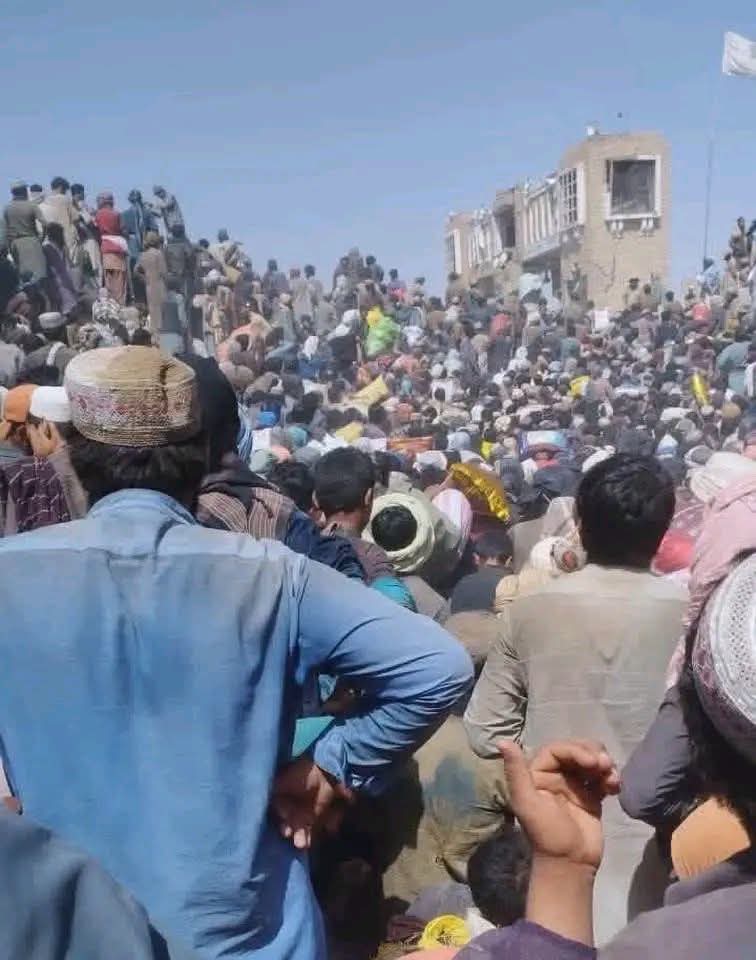 افغانان د اقتصادي ستونزو او ورځنیو فشارونو له امله د هېواد پرېښودو ته اړ کېږي