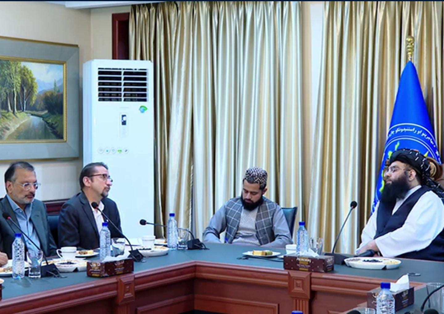 کابل :د راستنېدونکو افغان کډوالو پر وضعیت د ملګرو ملتونو له استازي سره خبرې